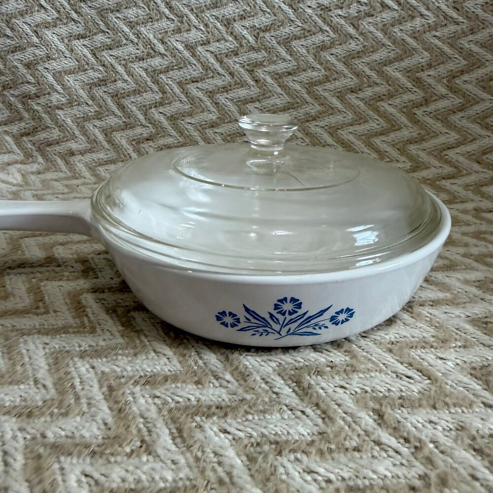 Vintage Corning Ware 6.5" Menuette Handled Skillet Cornflower Blue with Lid - Picture 5 of 12